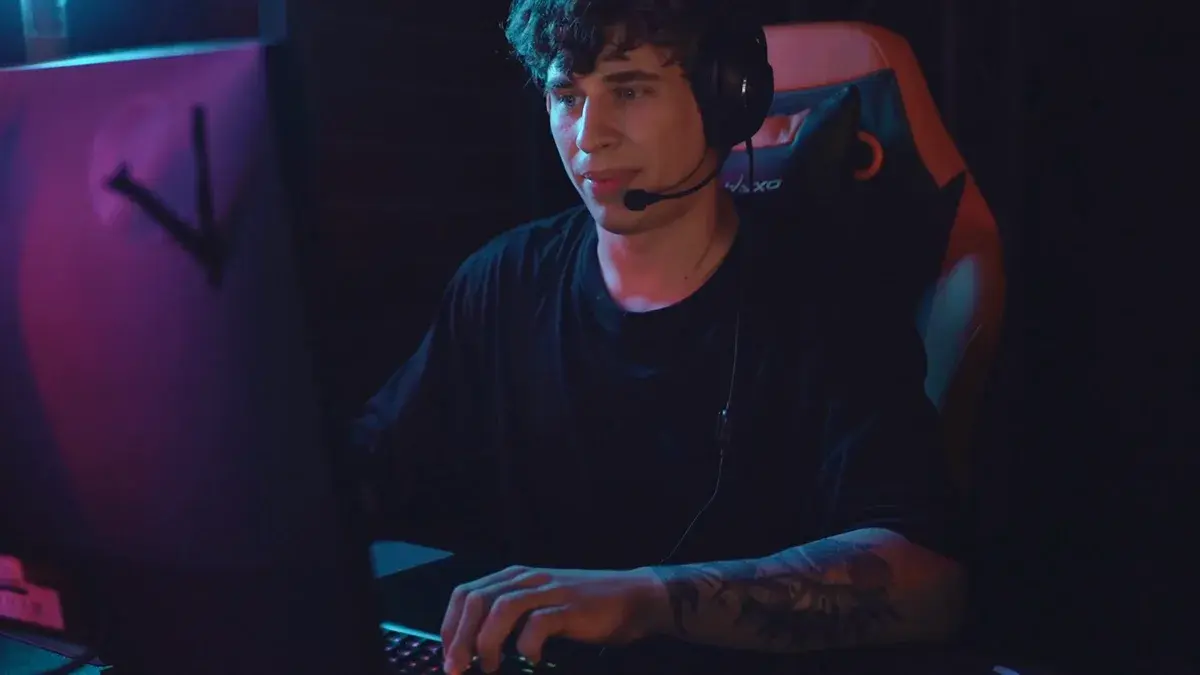 Illustrative gamer enjoying a live stream